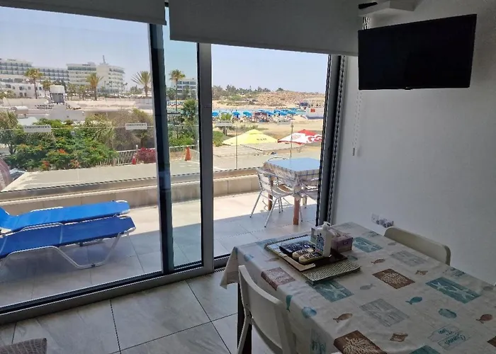 Christopher\'S Sandy Beach Suites