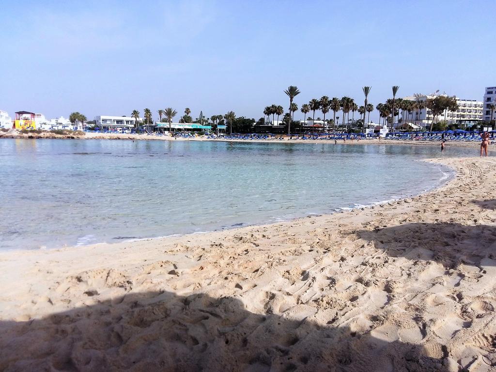 Christopher's Sandy איה נאפה